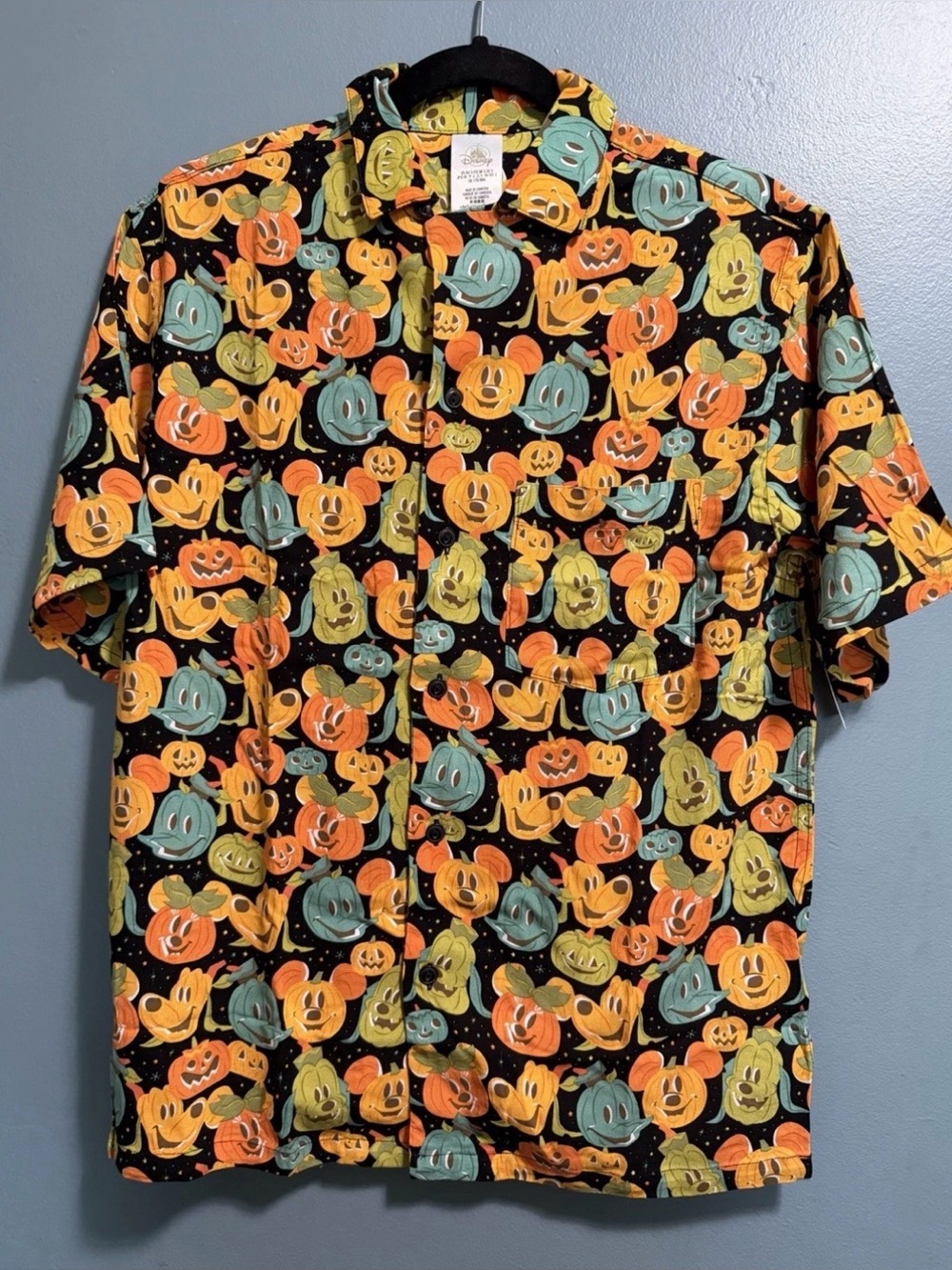 Disney Parks Mickey Friends Fall Halloween Pumpkins Button Down Mens Small Shirt